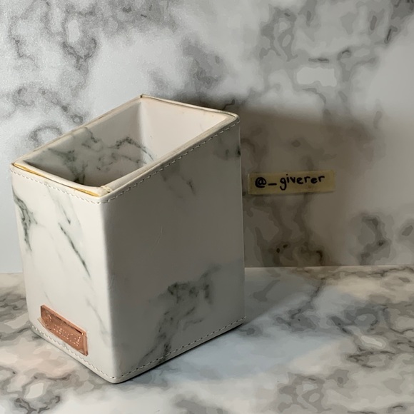 Marble Faux Leather BH Cosmetics Angled Brush Holder - Marble - Picture 2 of 9